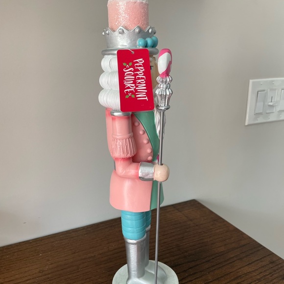 Peppermint Square 18 inch Pink/Aqua Pastel Resin Nutcracker - Picture 6 of 7
